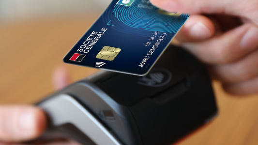 Paiement avec une carte bancaire biomtrique de la Socit Gnrale
