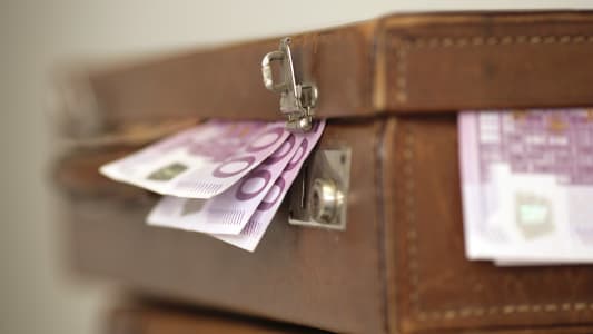 Une valise de billets