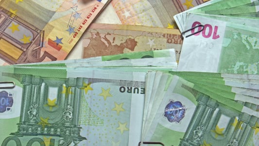 Billets de 50 et 100 euros