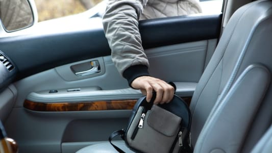 Vol dans une voiture