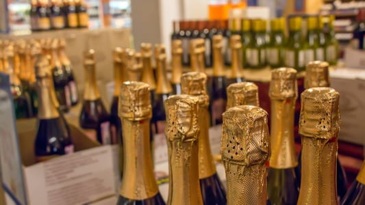 Cartons de bouteille de champagne en grande surface