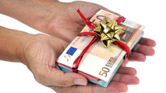 Des billets de 50 euros en guise de cadeau