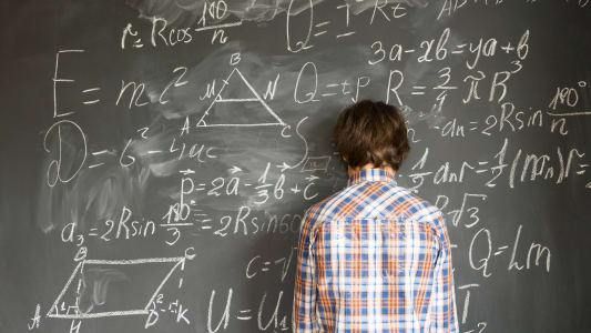 Mathmatiques, ado au tableau