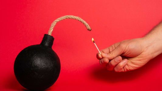 une bombe en train d'tre allume