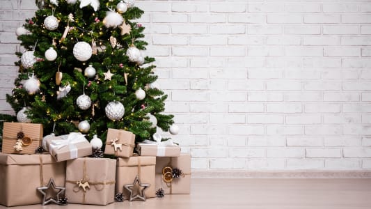 Cadeaux et sapin de Nol