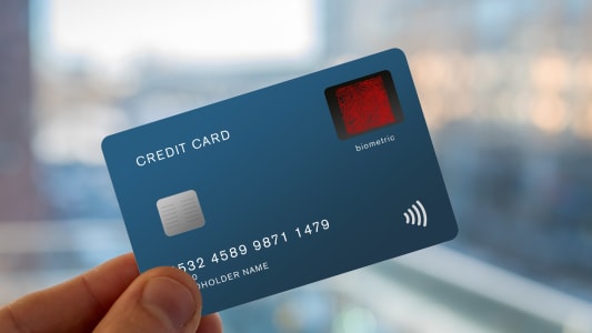 une carte bancaire avec lecteur d'empreinte digitale