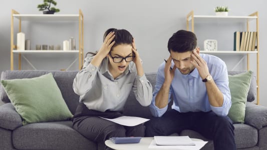 Des factures qui s'accumulent