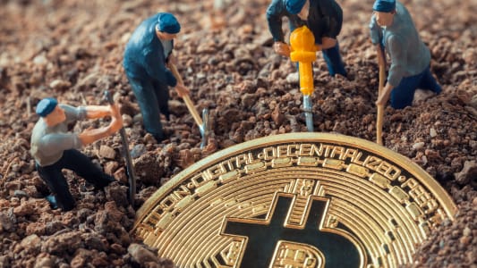 Des figurines dterrent un Bitcoin enfoui