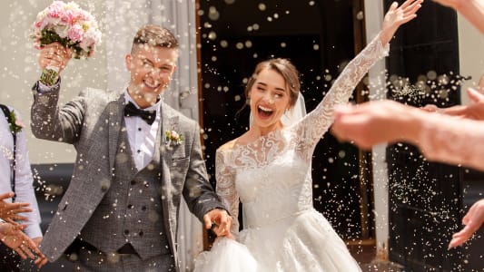 Un jeune couple de maris