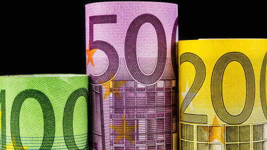 Podium billets euros