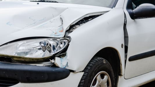 Une voiture accidente