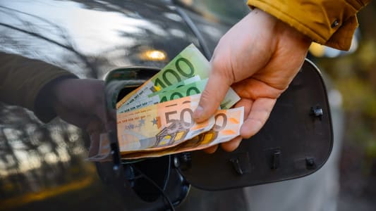 Argent essence voiture