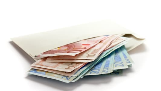 La prime de Noël d'un montant minimum de de 152,45 euros est versée depuis 1998