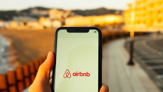 frais airbnb, tarifs airbnb, airbnb