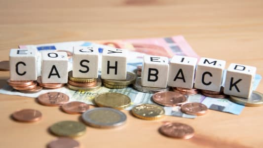 La Banque Postale renforce son offre de cartes bancaires avec un service de cashback