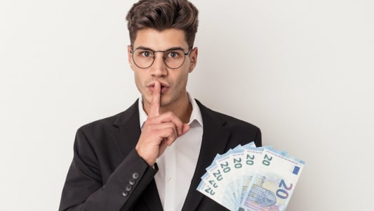 homme argent secret