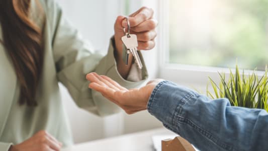 Les frais d'agence pour louer un bien pourraient bientôt augmenter.