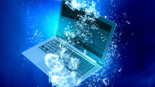 Un ordinateur dans l'eau