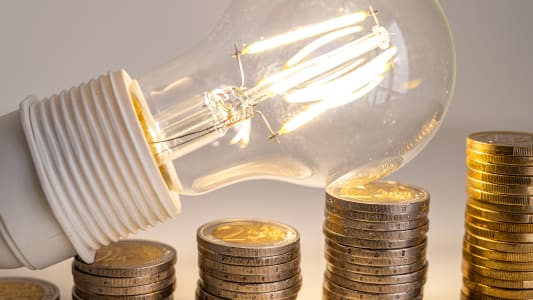 une ampoule et des pices