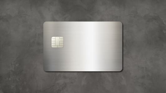 Carte métal : BoursoBank, N26, Revolut... Quelle est la meilleure offre ?