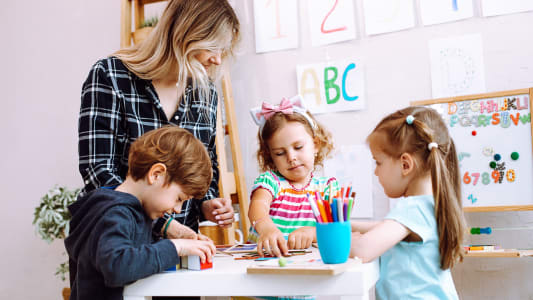 Les tarifs des assistantes maternelles et des nounous augmentent en 2024