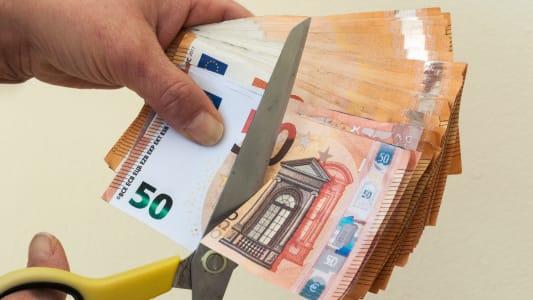 Des billets de 5O euros dcoups