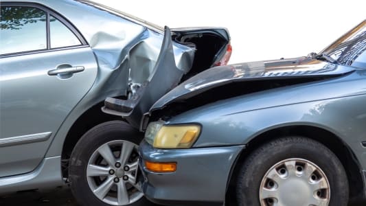 Deux voitures accidentes