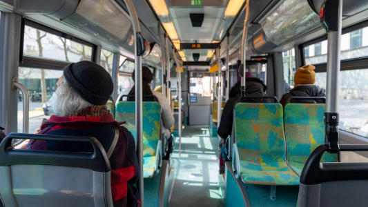 L'intérieur d'un bus.