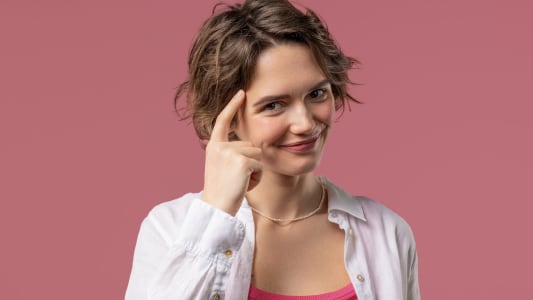 femme rflexion frais assurance vie