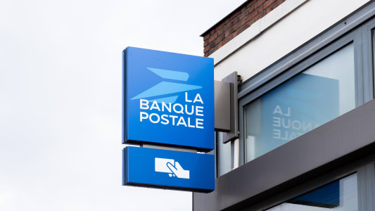 Une enseigne La Banque Postale.
