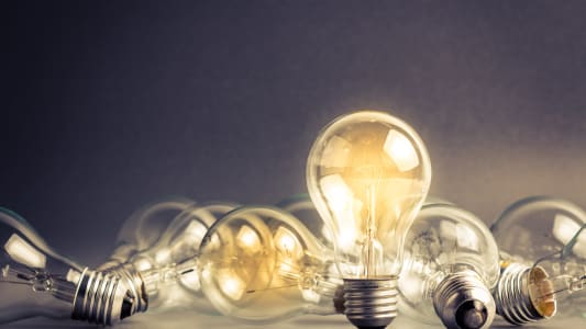 Des ampoules allumes.