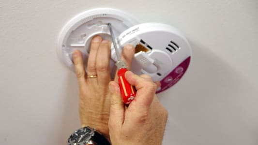 Installation d'un dtecteur de monoxyde de carbone.