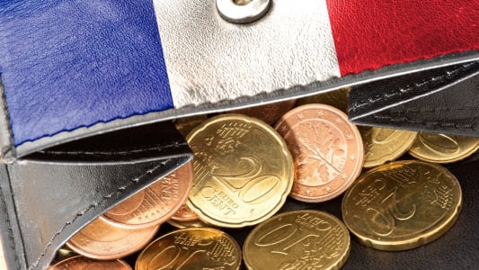 Un porte-monnaie aux couleurs bleu blanc rouge.