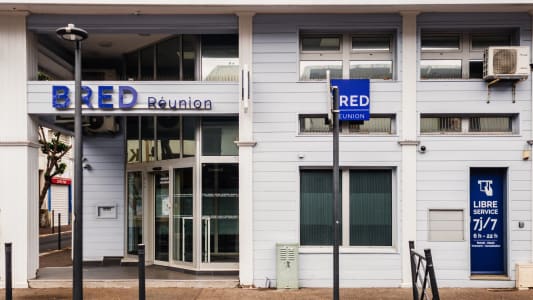 Quelle est la banque la moins chre  La Runion