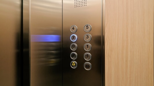 Les frais d'un ascenseur sont élevés