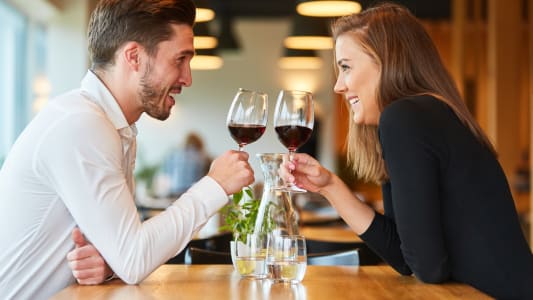 Lors du premier rendez-vous amoureux, voici qui paye.