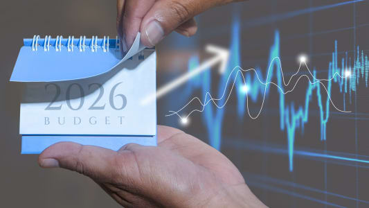 Un calendrier affiche 2026.