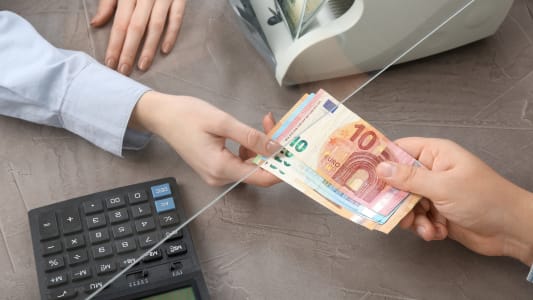 Certains banques en ligne permettent de dposer des espces.