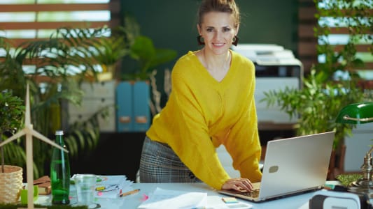 femme finance responsable