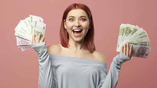 femme billets euros 