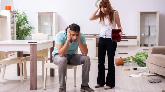 Deux personnes dcouvrent leur logement cambriol