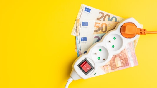 Une prise et des billets