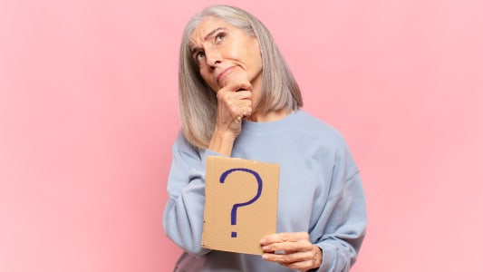 Une femme se questionne.