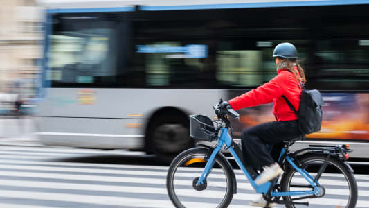 Se dplacer  vlo dans les rues de Paris