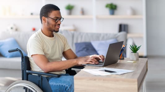 La Drees a publié son dernier rapport sur les minima sociaux, avec un focus sur l'Allocation aux adultes handicapés (AAH).