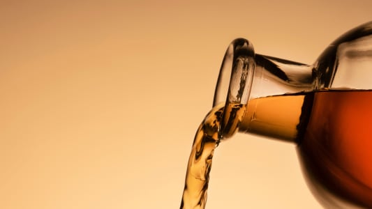 Une bouteille de whisky, Bourbon, ou liqueur.