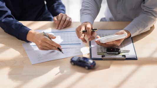 Leasing auto, imp&ocirc;ts, ch&egrave;que &eacute;nergie : ce qu'il faut retenir de l'actualit&eacute; du jour