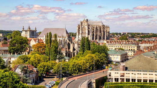 Beauvais. Cath&eacute;drale vue du quartier Saint Jean . Oise. Picardie. Hauts-de-France