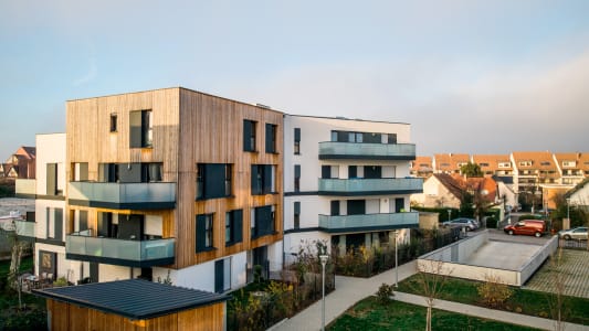 Des maisons de ville modernes dans un quartier r&eacute;sidentiel