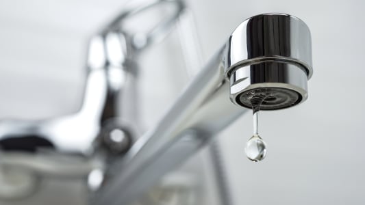 Les tarifs de l'eau vont devoir augmenter « de 3,5% à 6% par an », selon une étude